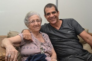 Durval Lélys com a mãe, Tereza (Foto: Felipe Souto Maior/Divulgação)