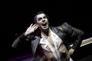 Jarbas Homem de Mello no ensaio da peça 'Cabaret' (Foto: Isac luz / EGO)