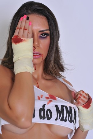 Graciella Carvalho posa para ensaio como ring girl (Foto: Cacau Oliver / Divulgação)