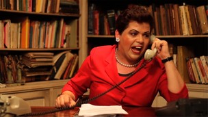 Gustavo Mendes como Dilma (Foto: Divulgação)
