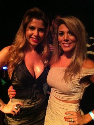 Ex-BBB Cacau e Fabiana em show de Alexandre pires em São Paulo (Foto: Twitter/ Reprodução)