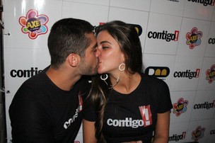 Laisa e Yuri namoram no Axé Brasil (Foto: Ag News/ Wesley Costa)