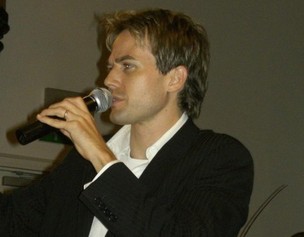Chris Duran (Foto: Reprodução/Site oficial)