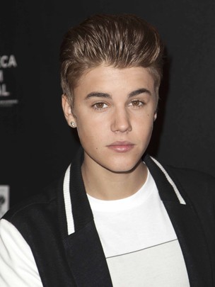 Justin Bieber em premiação do festival de cinema de Tribeca (Foto: Agência/ Reuters)