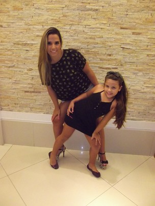Taty Princesa e Maria Virória: a filha quer seguir carreira no funk (Foto: Divulgação/Divulgação)