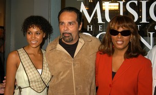 Brooklyn Sudano (filha), Bruce Sudano (marido) e Donna Summer em 2003 (Foto: Agência Getty Images)