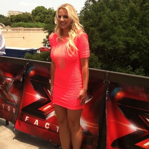 Britney Spears chega para a primeira audição do X-Factor (Foto: Reprodução/Twitter)