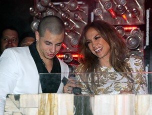 Jennifer Lopez e Casper Smart (Foto: Agência/Getty Images)