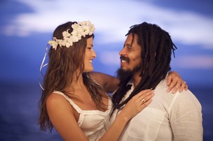 Isabeli Fontana e Rohan Marley, em janeiro deste ano, na cerimônia em que ficaram noivos na Jamaica (Foto: Arquivo Pessoal)