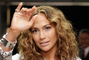 Jennifer Lopez visita hospital no Panamá (Foto: Reuters)
