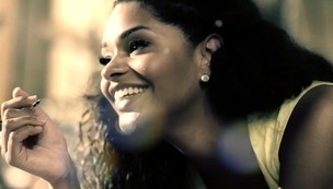Juliana Alves estrela clipe de Obnubilado (Foto: YouTube / Reprodução)