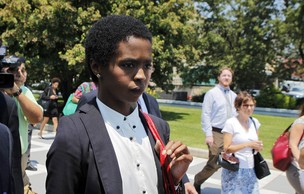 Lauryn Hill deixa tribunal em Newark (Foto: Agência/ Reuters)