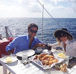 Luma Costa tomando café com marido (Foto: Instagram / Reprodução)