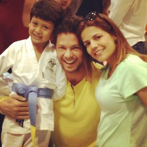 Nívea Stelmann e Mário Frias com filho (Foto: Reprodução / Twitter)