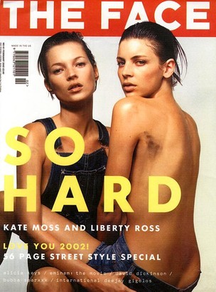 A modelo e atriz Liberty Ross posa para a revista 'The Face' ao lado de Kate Moss (Foto: Reprodução)