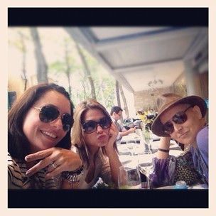 Betty, Fersoza e Lee: animadas no almoço (Foto: Reprodução/instagram)