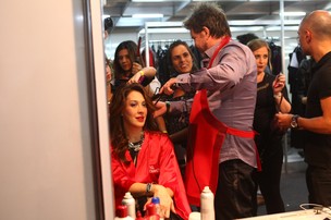 Claudia Raia nos bastidores de Wanderley Nunes no Hair Fashion Show (Foto: Iwi Onodera / EGO)