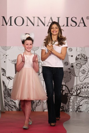 Grazi Massafera desfila no Fashion Weekend Kids (Foto: Manuela Scarpa/Photo Rio News)