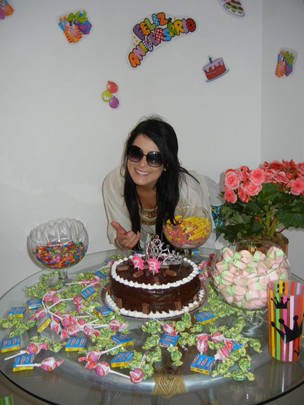 Débora Lyra comemora aniversário de 23 anos (Foto: Divulgação)