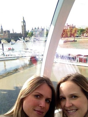 Susana Werner e Fernanda Rodrigues em Londres (Foto: Reprodução/Twitter)