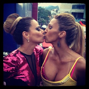 Viviane Araújo e Valesca Popozuda na Parada Gay de Madureira (Foto: Reprodução/Instagram)