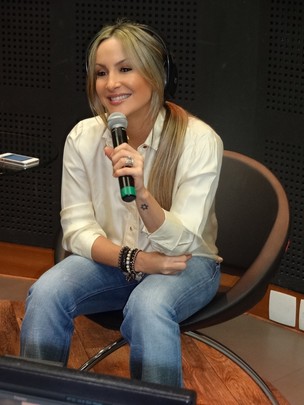 Claudia Leitte visita a rádio BEAT98  (Foto: Divulgação)
