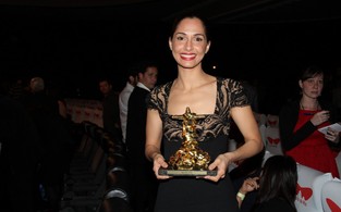 Camila Pitanga é premiada no festival do Rio (Foto: Philippe Lima e Roberto Filho/ Ag.News)