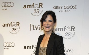 Sandra Bullock em evento de gala da fundação amfAR em los Angeles, nos Estados Unidos (Foto: Reuters/ Agência)
