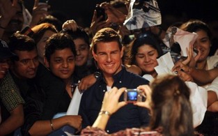 Tom Cruise vai à première de 'Missão Impossível 4' em Mumbai, na Índia (Foto: AFP)