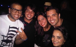 Daniel Alves, Dudu Menor, Carol Sampaio, Latino e Carol Macedo em festa no Rio (Foto: Divulgação)