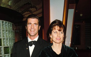 Mel Gibson e Robyn Denise (Foto: Getty Images / Agência)