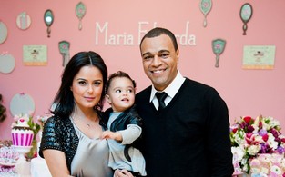 Luciele di Camargo, o marido, Denílson, e a filha, Maria Eduarda, na festa de um ano da menina (Foto: Arquivo Pessoal)