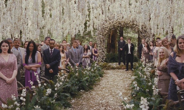 Cena do casamento de Bella e Edward, da saga Crepúsculo (Foto: YouTube / Reprodução)