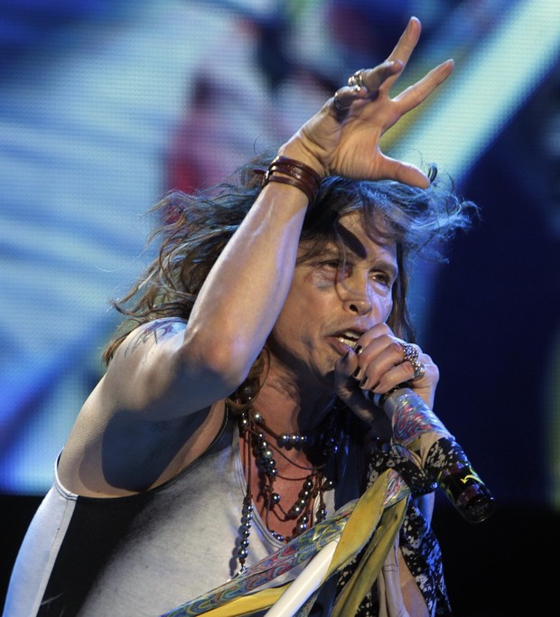 Steven Tyler exibe olho roxo em show do Aerosmith em Assunção, no Paraguai (Foto: Reuters/ Agência)