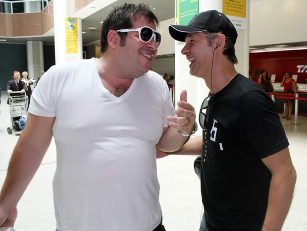 Leandro Hassum e Nelson Freitas no aeroporto Santos Dumont no RJ (Foto: Leotty Jr./AgNews)