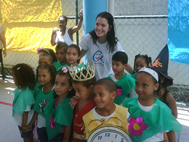 Nathalia Dill participa do projeto 'Amigos da Escola' (Foto: Divulgação/Divulgação)