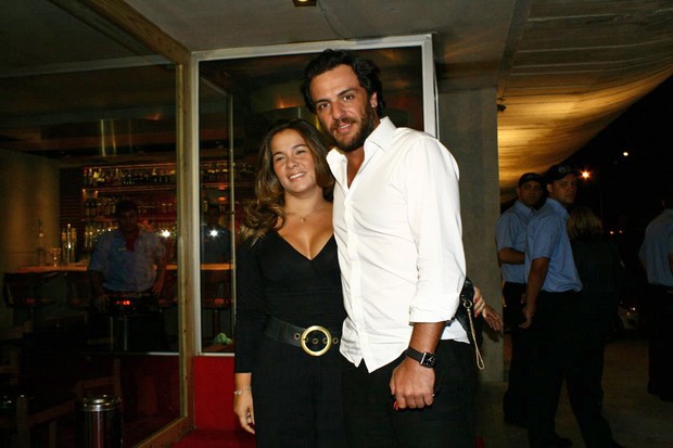 Rodrigo Lombardi e a mulher, Betty   Tato Gabus Mendes e a mulher,...