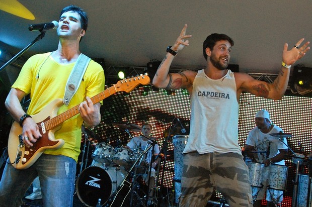 Ex-BBB Diogo dança no show da banda A Zorra em Salvador, na Bahia (Foto: André Carvalho/ Ag. Haack)
