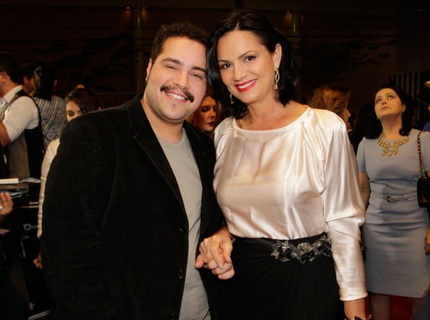 Luiza Brunet e Tiago Abravanel no Prêmio Contigo (Foto: Isac Luz / EGO)