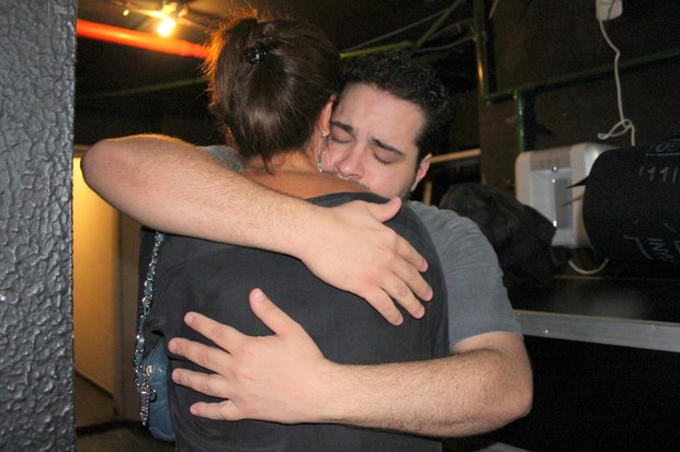 O abraço de Ivete e Tiago Abravanel após apresentação de 'Tim Maia - Vale Tudo' (Foto: Fausto Candelária/Agnews)