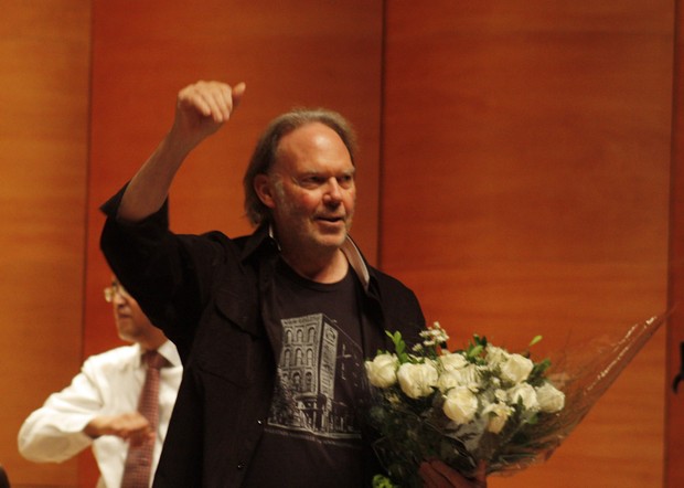 Neil Young em palestra no SWU (Foto: Amauri Nehn/Agnews)
