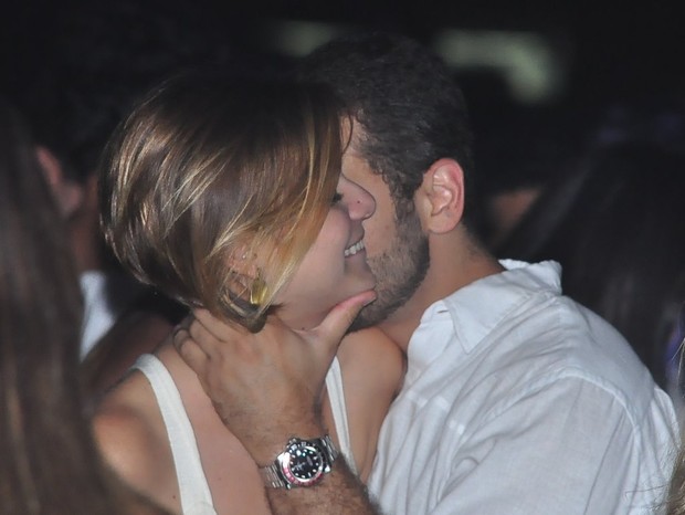 Milena Toscano beija muito em evento (Foto: Roberto Teixeira/EGO)