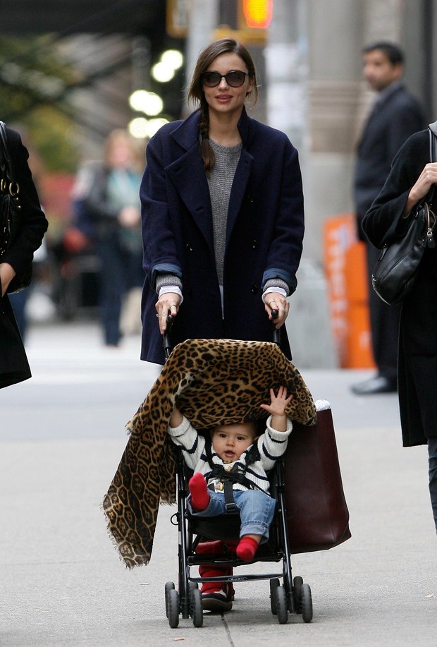Miranda Kerr e o filho, Flynn Christopher  (Foto: Agência/ X17)