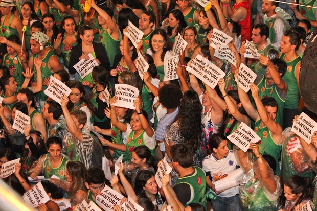 Fãs homenageiam Claudia Leitte no Carnalfenas, em Alfenas, Minas Gerais (Foto: Fred Pontes/ Divulgação)