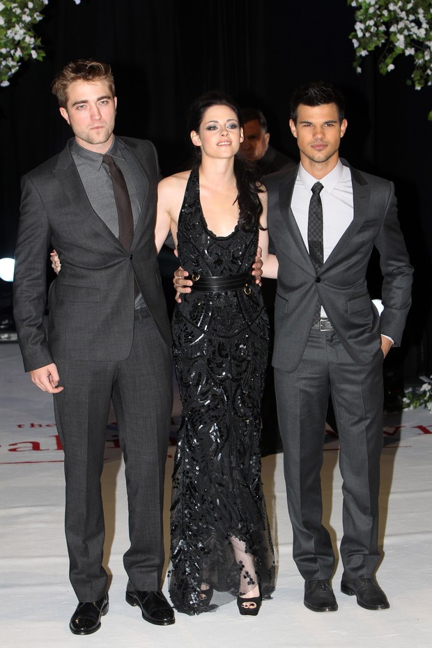 Robert Pattinson, Kristen Stewart e Taylor Lautner em Londres (Foto: Agência/Getty)