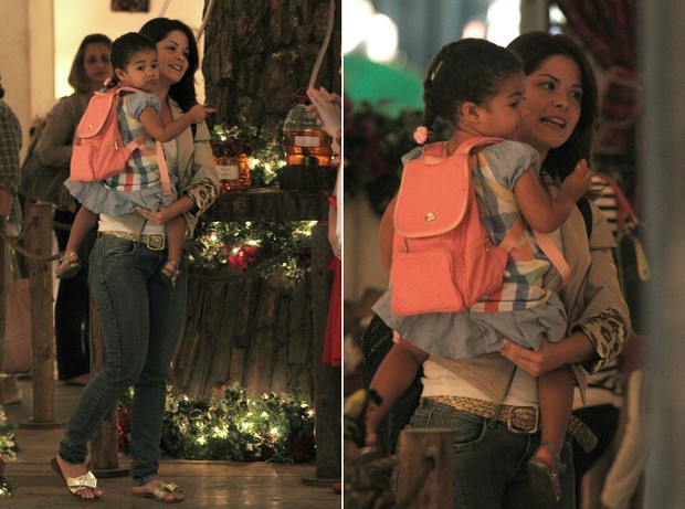 Samara Felippo leva a filha para ver o Papai Noel em shopping do Rio (Foto: Marcus Pavão / AgNews)