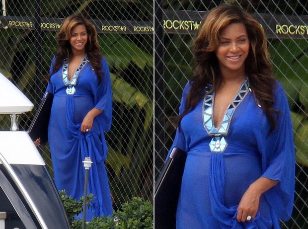 Beyoncé exibe barrigão sob blusa transparente (Foto: Grosby Group)