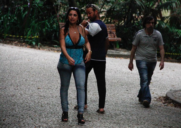 Karine Camargo foi flagrada passeando no parque do Trianon Masp em São Paulo – SP (Foto: Amaury Nehn / AgNews)