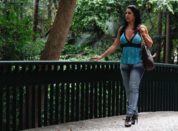 Karine Camargo foi flagrada passeando no parque do Trianon Masp em São Paulo – SP (Foto: Amaury Nehn / AgNews)