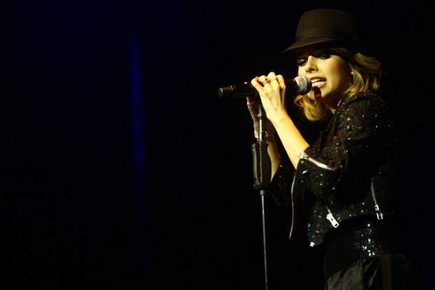 Sandy canta músicas de Michael Jackson em show em São Paulo (Foto: Iwi Onodera/ EGO)